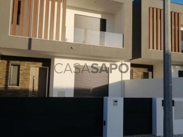 Moradia em Banda T4 Duplex para alugar em Caldas da Rainha