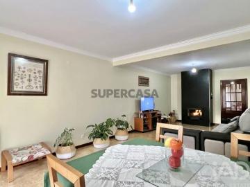 Moradia em banda T4 em Mangualde, Mesquitela e Cunha Alta de 210 m²