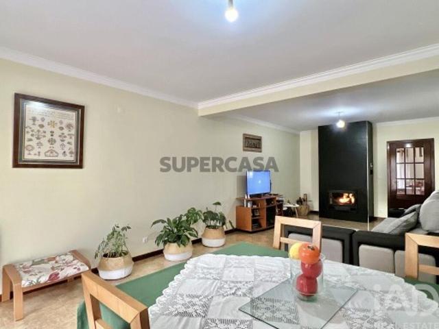 Moradia em banda T4 em Mangualde, Mesquitela e Cunha Alta de 210 m²