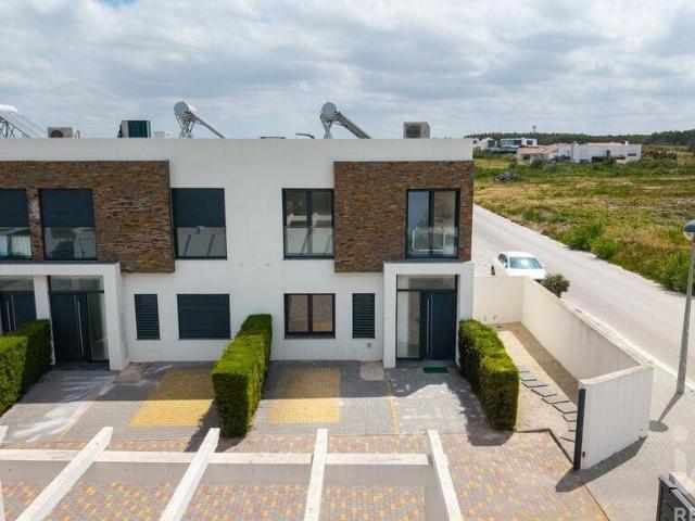 Moradia em banda T4 em A dos Cunhados e Maceira de 140 m² 140m² A dos Cunhados