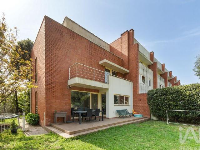 Moradia em banda T4 em Perafita, Lavra e Santa Cruz do Bispo de 242,73 m²