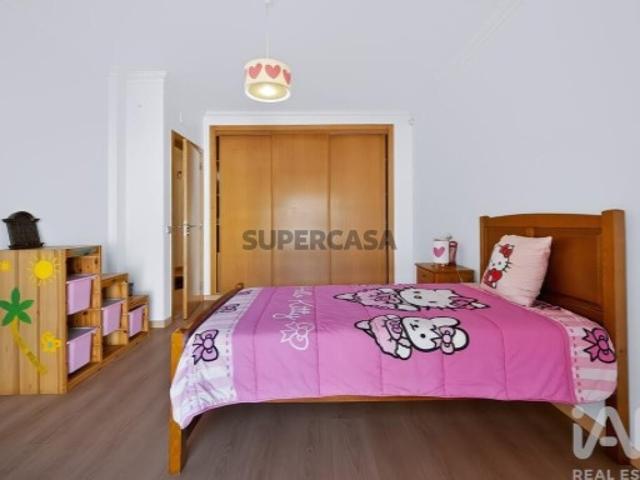 Moradia em banda T4 em São Domingos de Rana de 192 m²