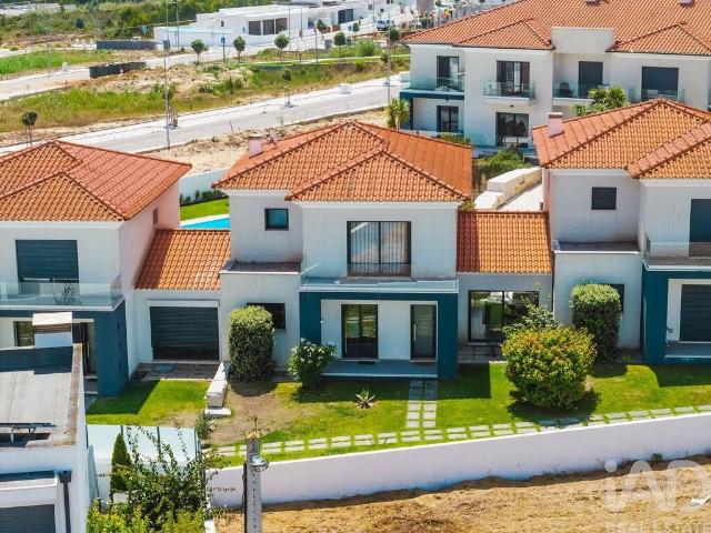 Moradia em banda T4 em Tornada e Salir do Porto de 190 m² 190m² Tornada e Salir do Porto