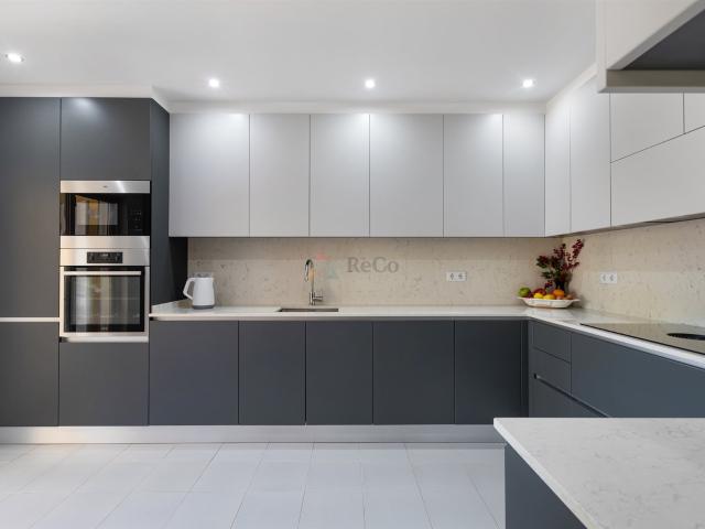 Moradia em banda T4 renovada em Vilamoura 281m² Quarteira