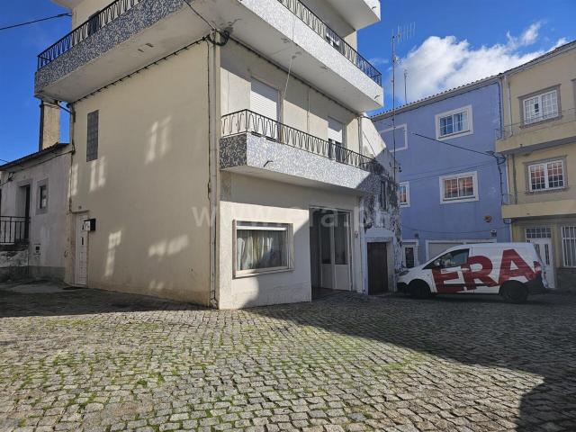 Moradia em Banda T4 / Sabugal, Sabugal e Aldeia de Santo António