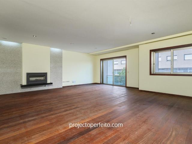 Moradia em Banda T4 Venda em Mafamude e Vilar do Paraíso,Vil. 238m² Mafamude