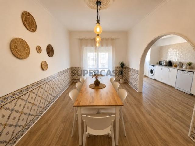 Moradia em banda T6, arquitetura tradicional Botequim
