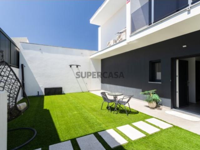 Moradia em Banda T2+1 Quinta do Conde