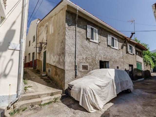 Moradia em Banda T2 / Covilhã, Ourondo