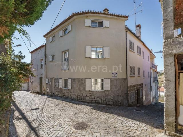 Moradia em Banda T2 / Covilhã, Peso