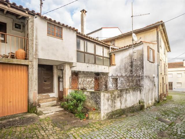 Moradia em Banda T2 / Covilhã, Peso