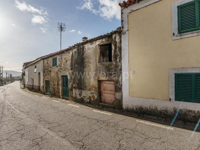 Moradia em Banda T2 / Fundão, Fatela
