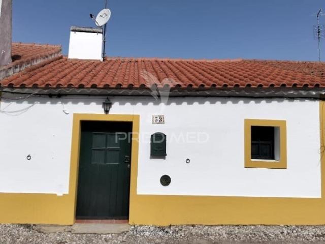 MORADIA T2 COM QUINTAL