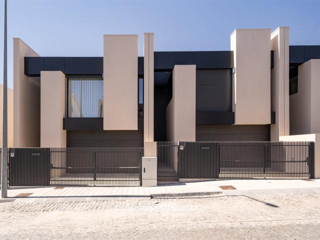 Moradia em Banda T3+1 Venda em Fânzeres e São Pedro da Cova. 194m² Fânzeres e São Pedro da Cova
