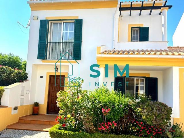 Moradia em Banda T3 com Garagem, num condomínio Privado em Paderne