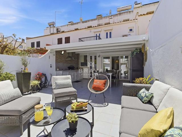 Moradia em banda T3 com piscina comum na Marina de Vilamoura 143m² Quarteira