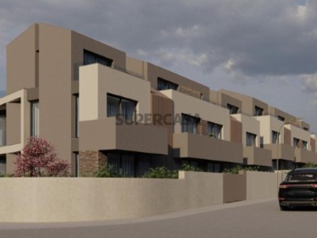 Moradia T3 Duplex São Félix da Marinha V. N. Gaia
