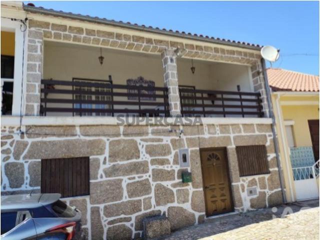 Moradia em banda T3 em Covas e Vila Nova de Oliveirinha de 90,28 m²