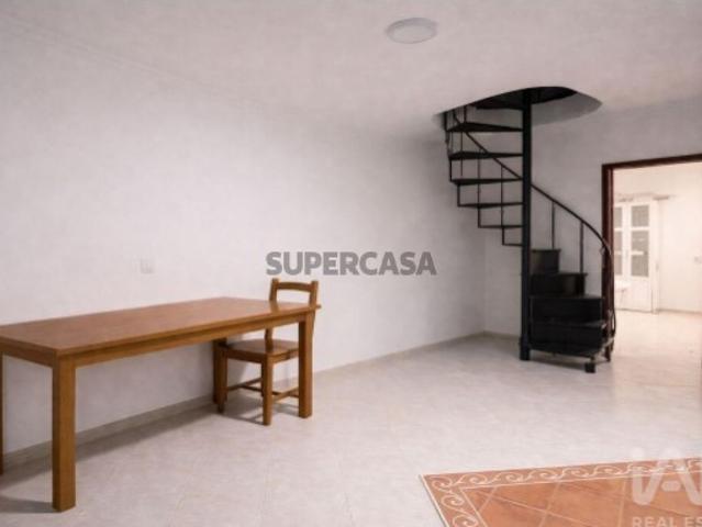 Moradia em banda T3 em Sacavém e Prior Velho de 73,6 m²
