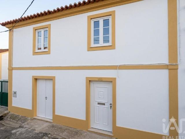 Moradia em banda T3 em Tramagal de 145 m²
