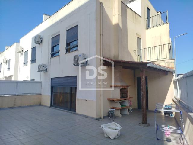 Moradia em Banda T3 Venda em Currelos, Papízios e Sobral,Car. 110m² Currelos, Papízios e Sobral