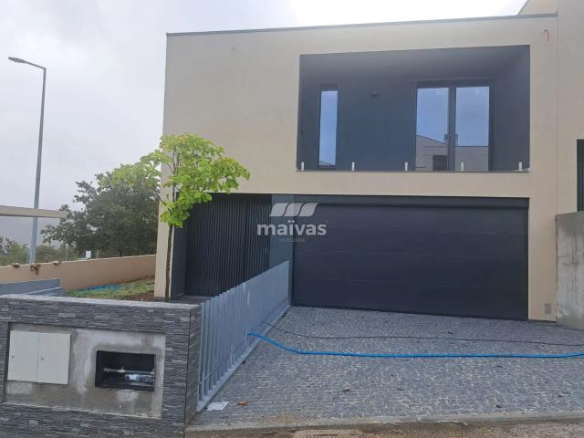 Moradias T3 em Banda Póvoa de Lanhoso
