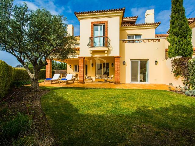 Moradia em Banda V3 com piscina e terraços no Golfe Monte Rei