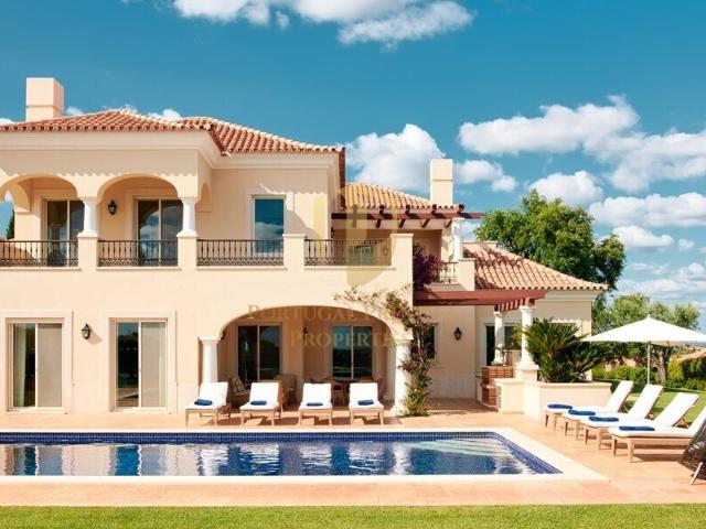Moradia em Banda V3 com piscina e terraços no Golfe Monte Rei