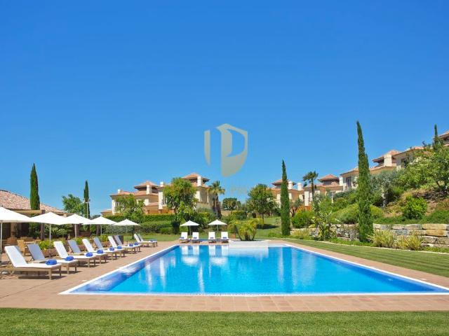 Moradia em Banda V3 com piscina e terraços no Golfe Monte Rei