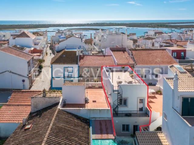 Moradia em Cabanas: Oportunidade de Investimento