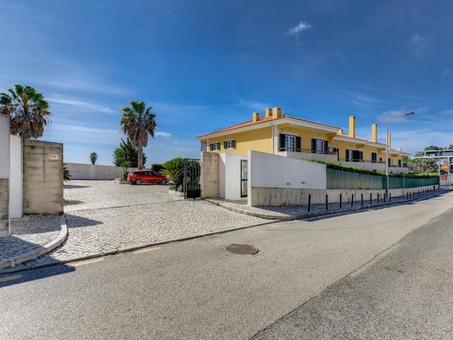 Moradia em Cascais em Condomínio com Piscina e parque infant. 182m² Cascais e Estoril