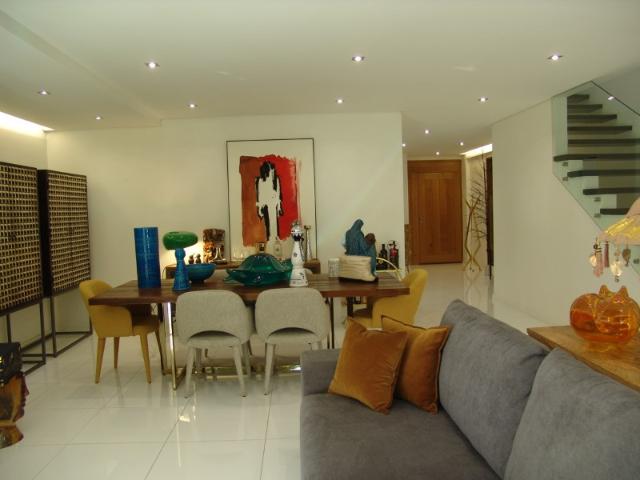 MORADIA EM CONDOMINIO FECHADO