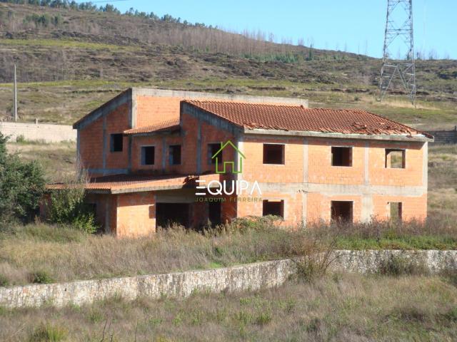 Terreno rustico, classificado como AOE, na Freguesia de Sobreira, Concelho de Paredes