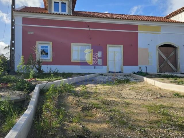 Moradia em Construção, com Piscina e Espaço Exterior 90m² Painho e Figueiros