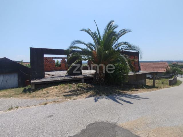 Moradia em Construção com Projeto Aprovado – T2+1 Soure