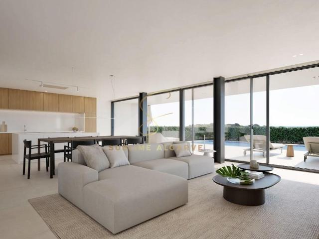 Moradia em construção com vista mar a 300 metros da praia, e. 263m² Lagos