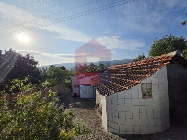 Moradia em construção, Pico