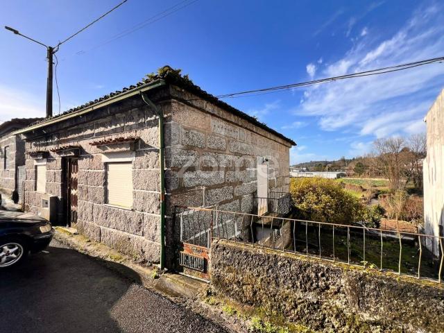 Moradia em Creixomil para Restauro