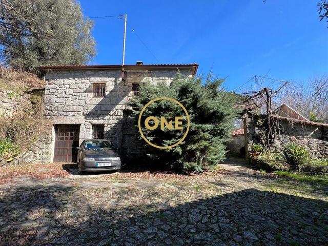 Quinta em Eira Vedra, a 2 minutos de Vieira do Minho, inserida num terreno c 17.799 m² e anexos
