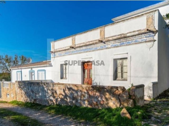 Moradia T3 tradicional com Terreno | Quelfes | Olhão