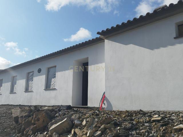 Moradia em fase de renovação na Vila de São Sebastião