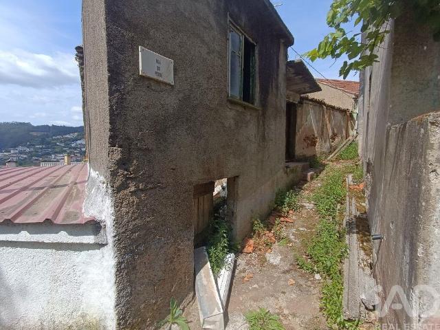 Moradia em gaveto T4 em Torres do Mondego de 92 m²