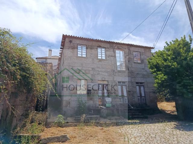 Moradia em Granito onde funcionou uma padaria