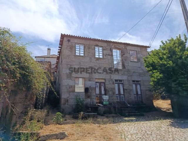Moradia em Granito onde funcionou uma padaria