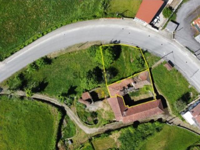 Moradia em granito São Pedro do Sul