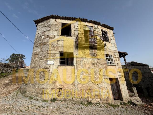 Moradia em granito para reabilitar