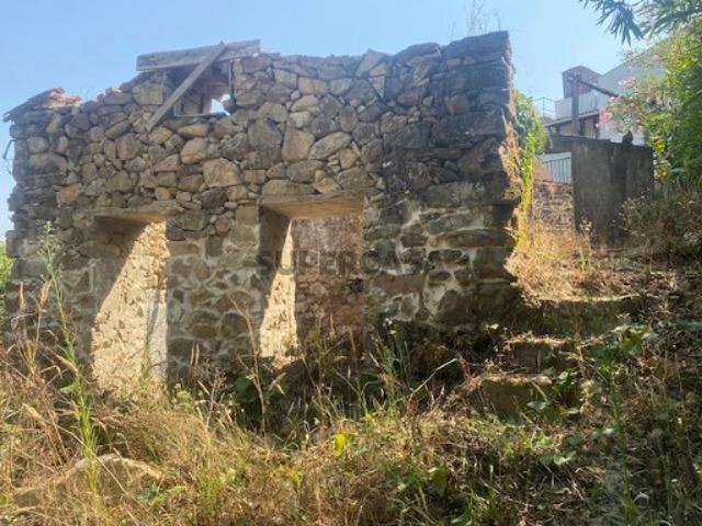 MORADIA EM GRANITO PARA RECUPERAR PRÓXIMA AO RIO VOUGA