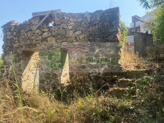 MORADIA EM GRANITO PARA RECUPERAR PRÓXIMA AO RIO VOUGA