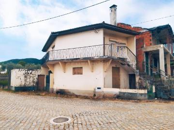 Moradia em Grijó Macedo de Cavaleiros 48.000€