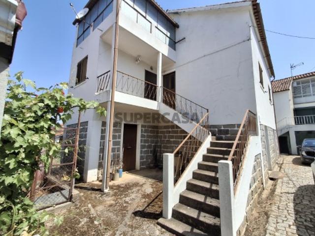 Moradia em Lavacolhos